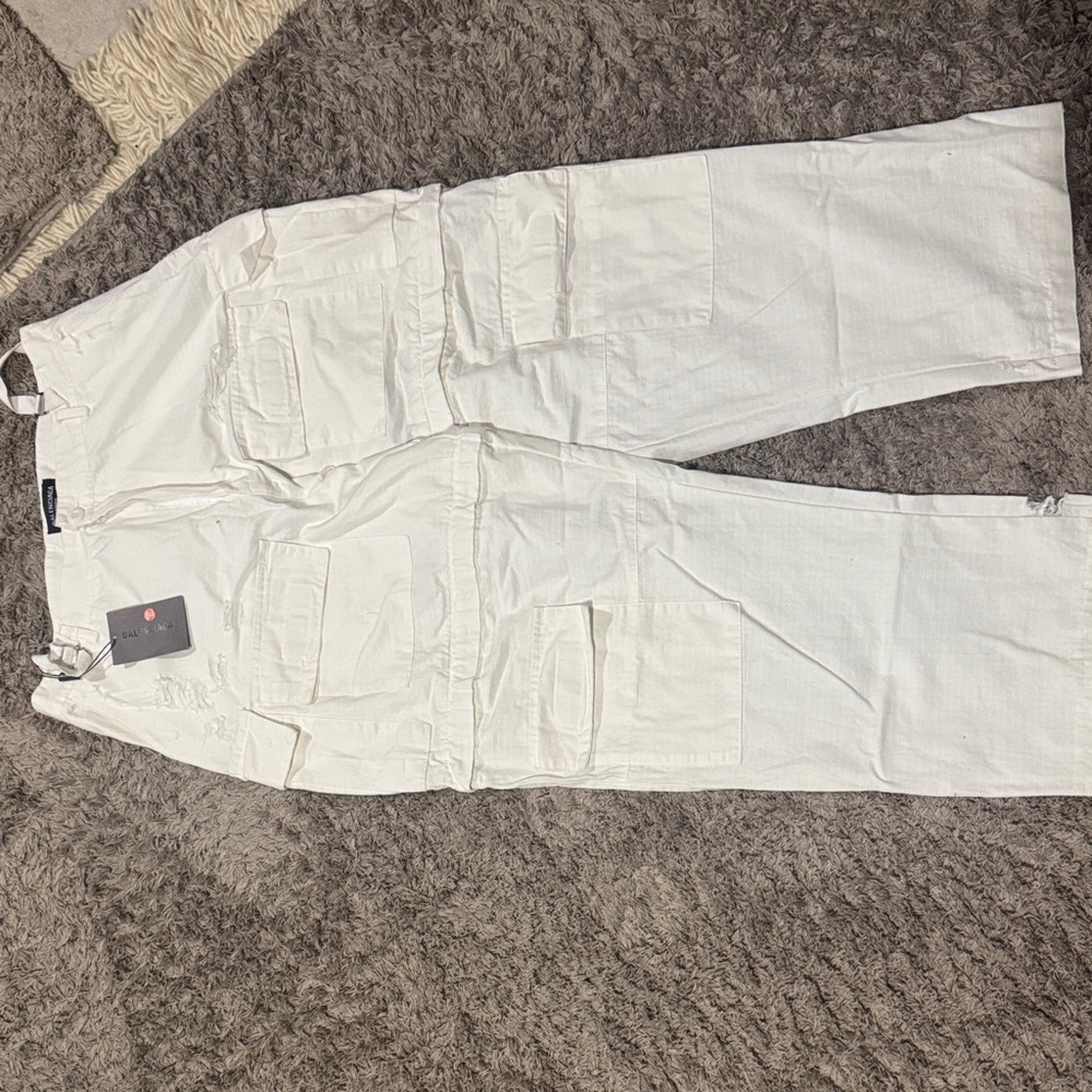 Bb white  cargo
